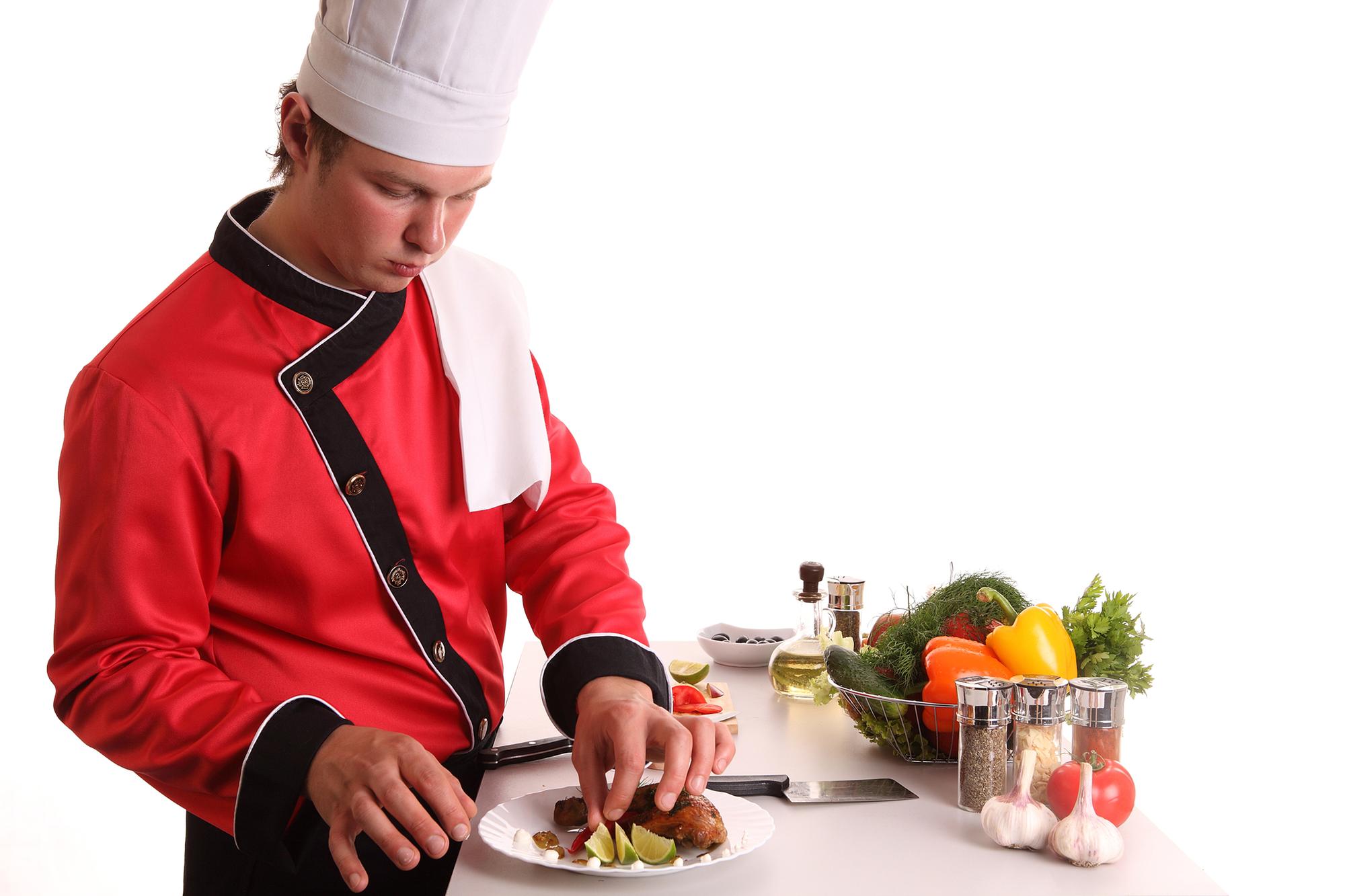 Chef che prepara piatto veloce